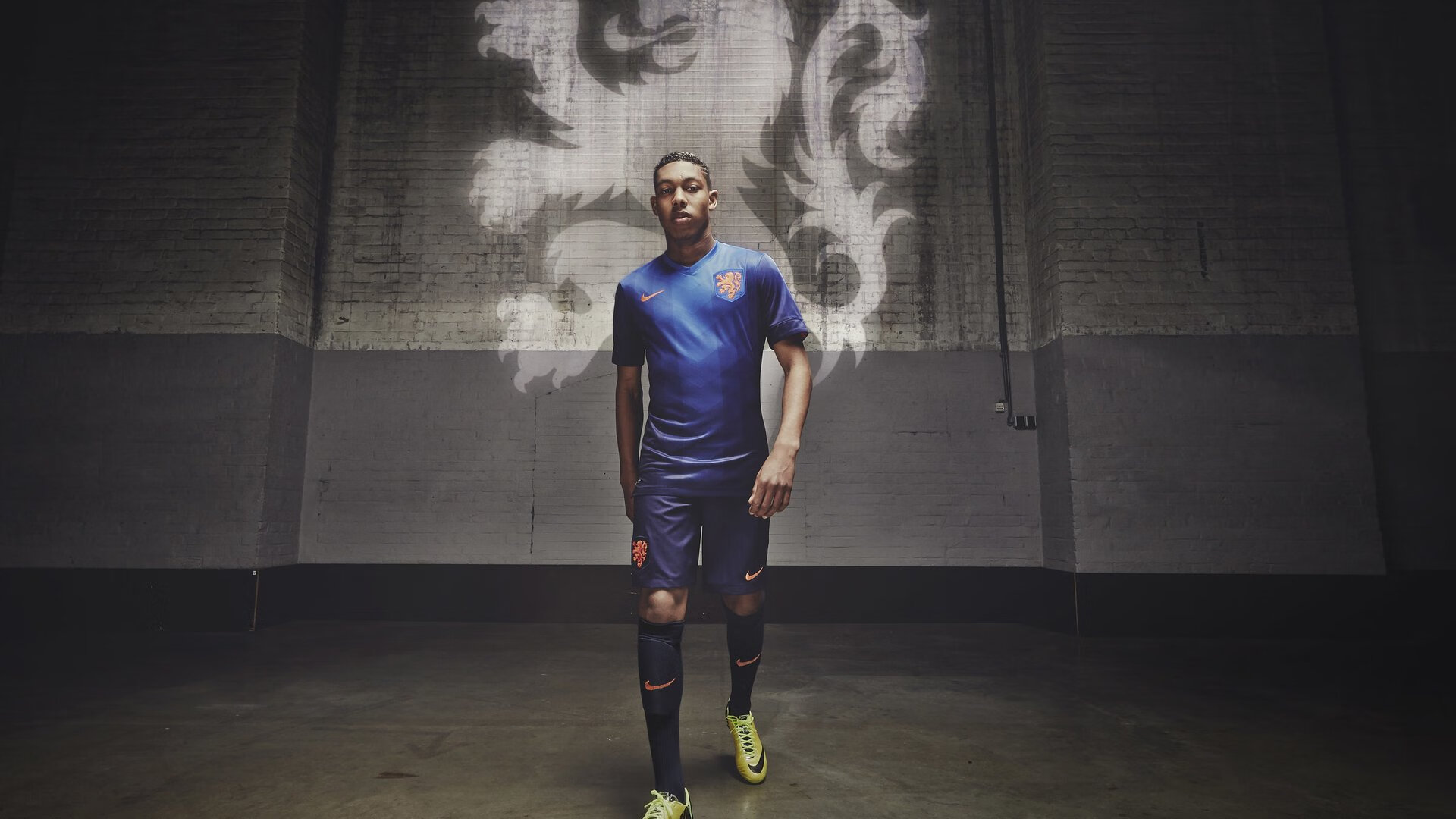 意甲豪门新战术效果显著，球员发挥出色，比赛精彩绝伦，意甲被降级的豪门俱乐部